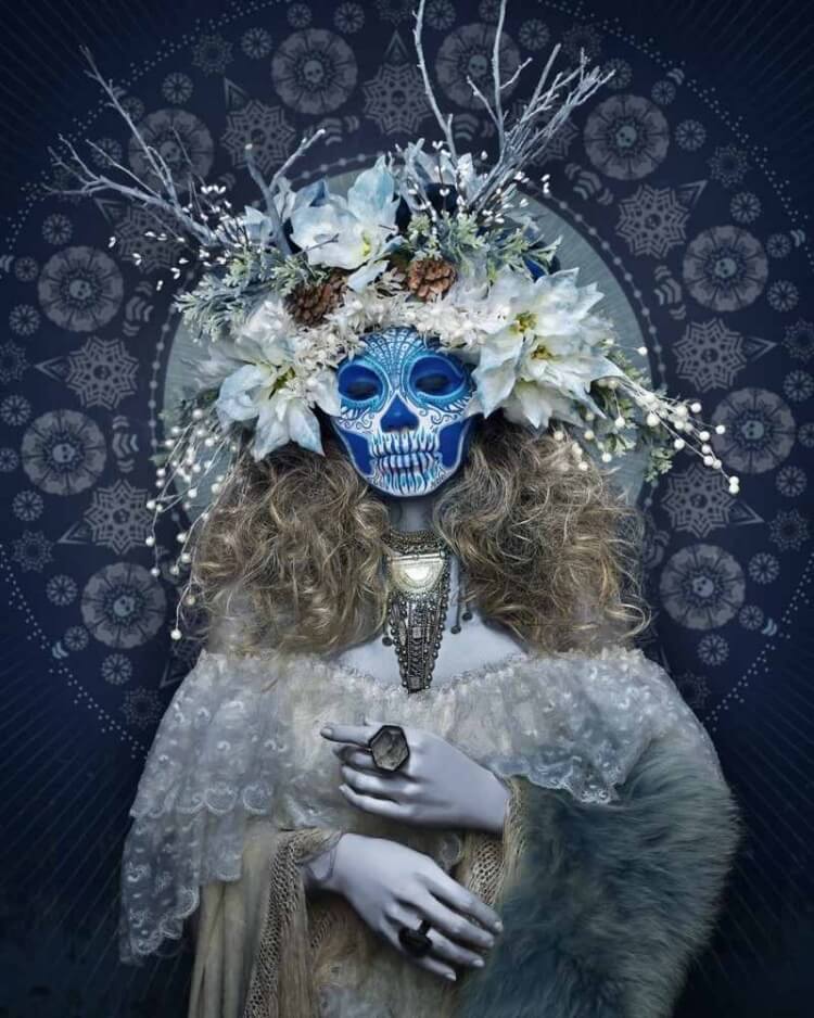 maquillage d'halloween femme fantôme visage squelette bleue