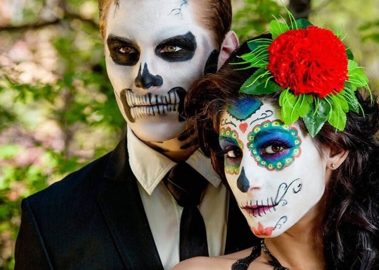 maquillage effrayant toussaint couple squelette et tête de mort mexicaine