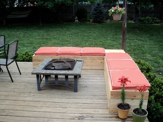 meuble-de-jardin-banc-bois-table-forme-géométrique