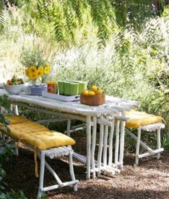 meuble-de-jardin-table-chaises-branches-bois
