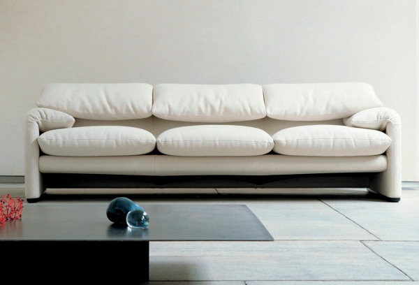 meuble-design-salon-moderne-canapé-blanc-Vico-Magistretti-Cassina