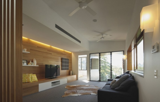 meuble télé mur-bois-porte-pliante-ventilateur-plafond