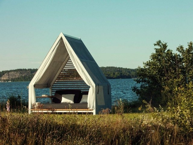 mobilier-design-extérieur-double-lit-maisonnette-Cottage-design-Patricia-Urquiola