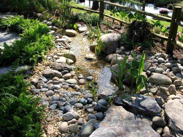 moderne jardin de rocaille grandes-pierres-lisses