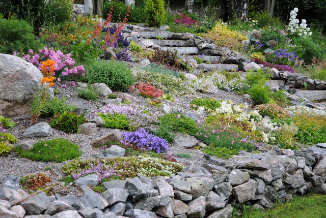 moderne-jardin-de-rocaille-murette-pierre