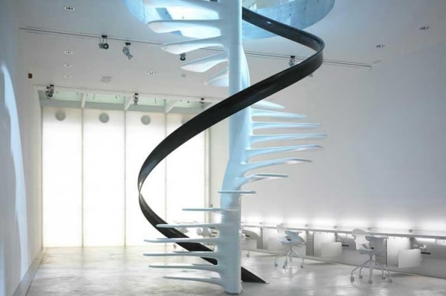 moderne-salon-design-escalier-colimaçon-épine