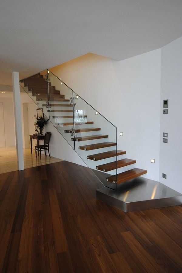 moderne-salon-design-escalier-flottant-bois-verre