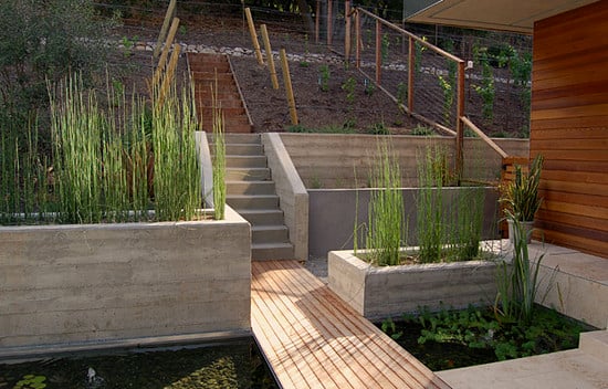 mur-soutènement-construction-idées-jardin-béton-escaliers-bois mur de soutènement