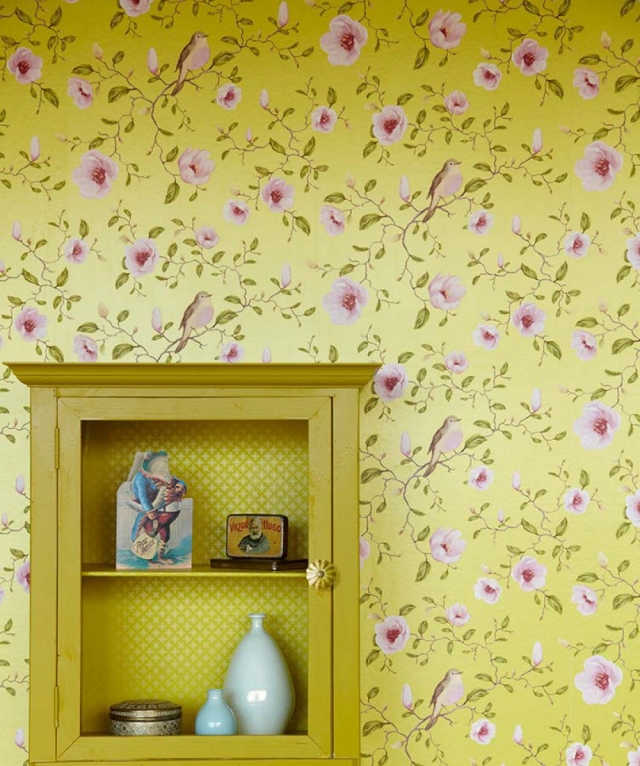 papiers-peints-salon-motifs-floraux-oiseaux-jaunes