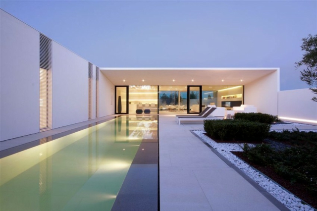 piscine-débordement-ultramoderne-maison-minimaliste