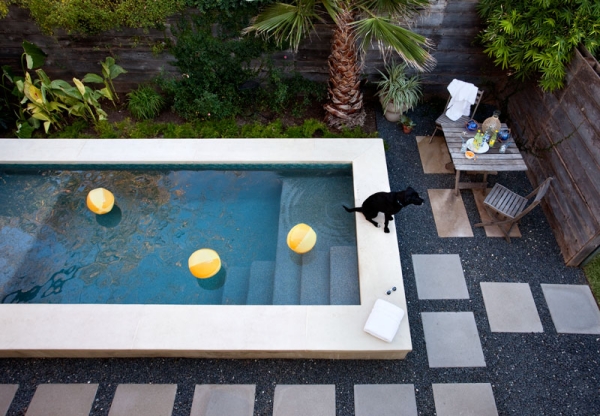 piscine de jardin rectangulaire-forme-dalle-pierre