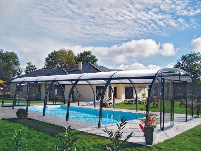 piscine de jardin rectangulaire-pergola-plexiglas