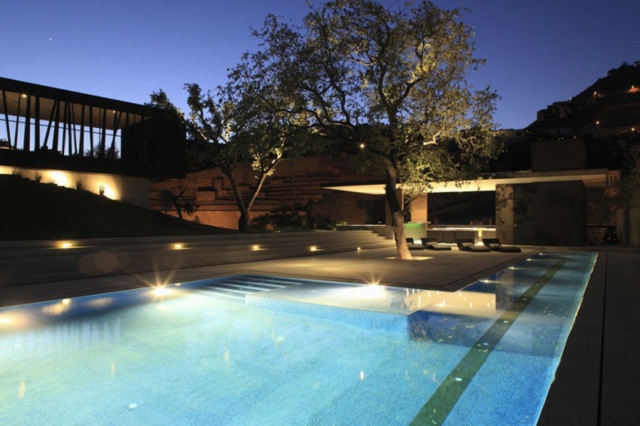 piscine extérieure débordement-éclairage-LED-moderne