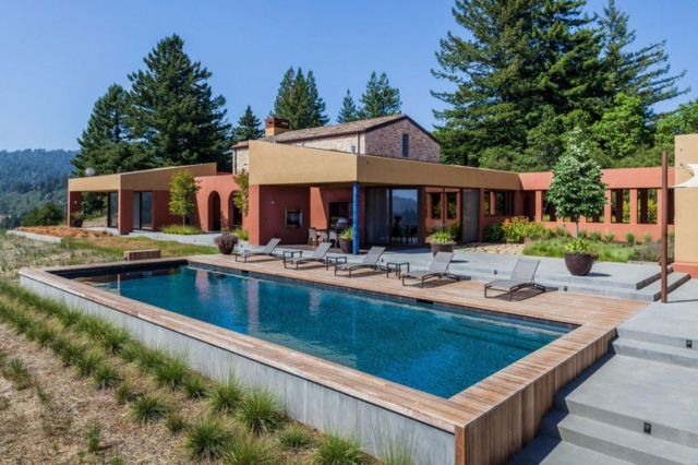 piscine-extérieure-semi-encastrée-terrasse-jardin-bois