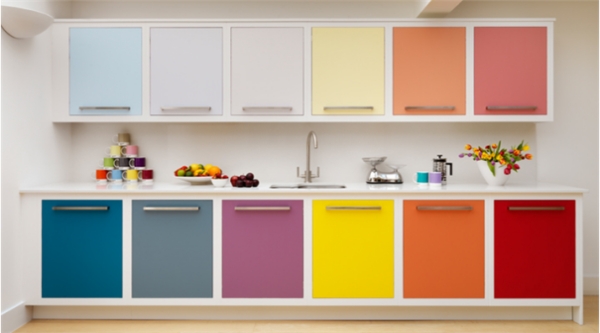 rénovation de la cuisine petit-budget-portes-armoires-couleurs