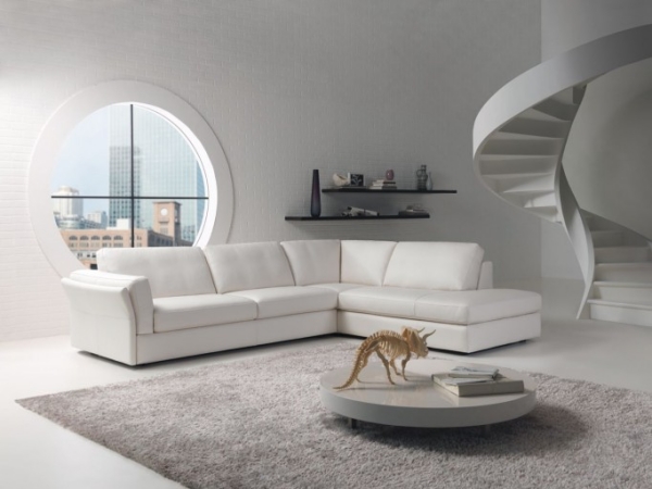 salon-moderne-blanc-cassé-gris-design-escalier-futuriste