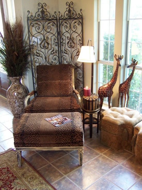 salon-style-afraicain-statuettes-giraffes-imprimés-animaux