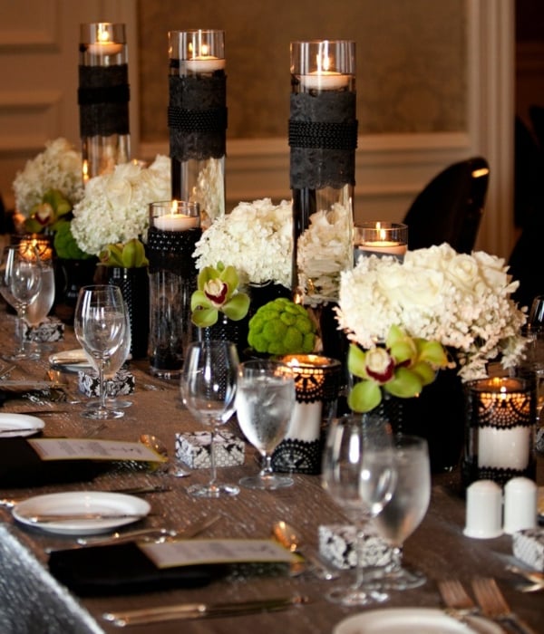 table-idées-décoration-romantique-atmosphère-fêtes-bougeoirs-dentelle-noire