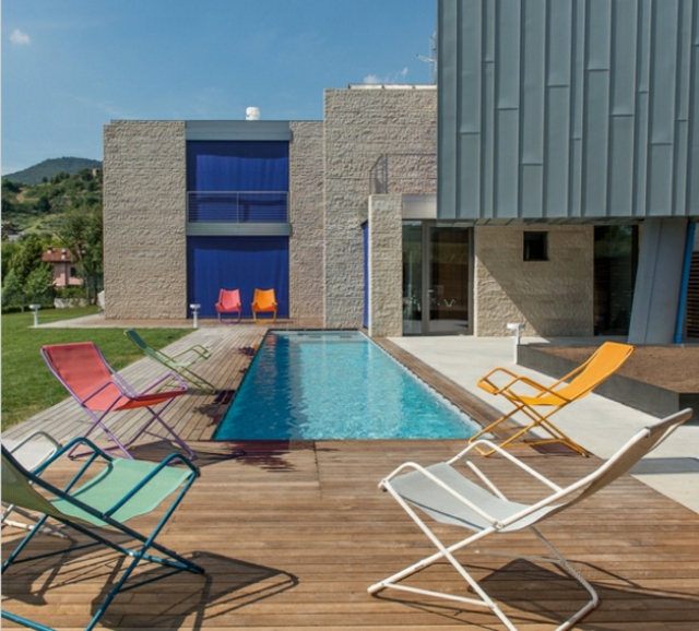 transat-métal-différentes-couleurs-terrasse-jardin-piscine