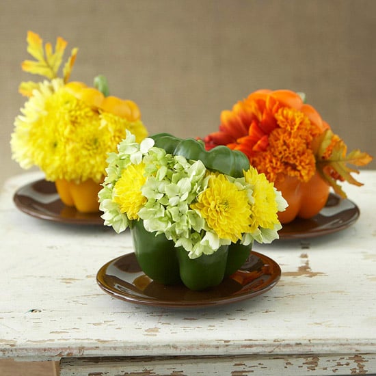 vases-poivrons-fleurs-automnales-décoration-table-automne