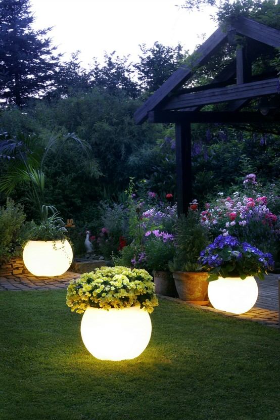 éclairage extérieur moderne pots-fleurs-lumineux