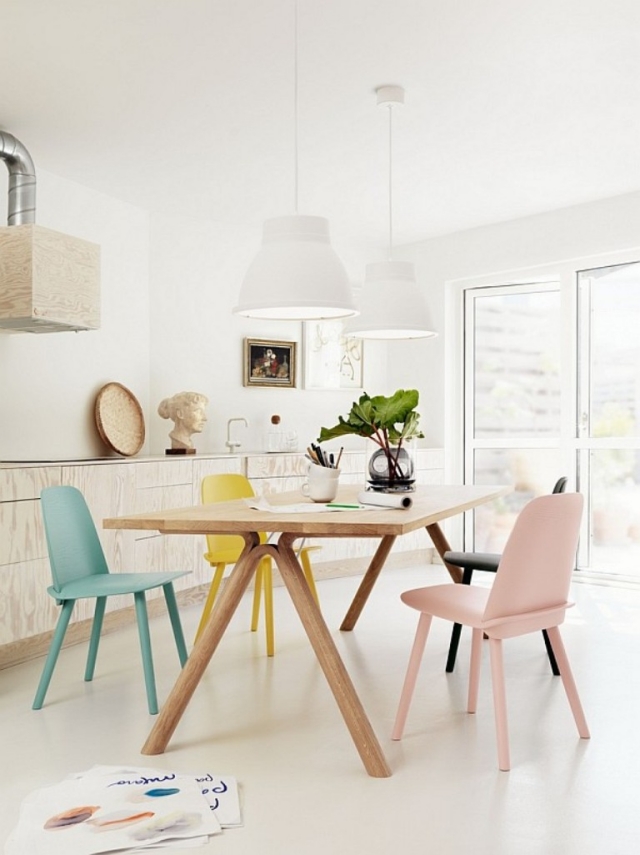 meubles scandinaves 100-photos-meubles-scandinaves-design-unique-chaises-couleur-pastel-table-bois
