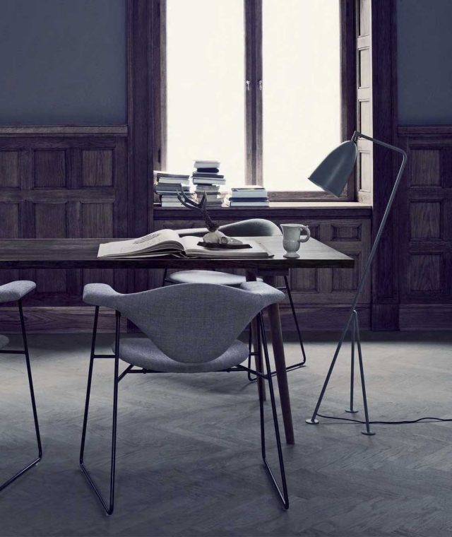 100-photos-meubles-scandinaves-design-unique-chaises-métal-textile-gris-table-rectangulaire-bois
