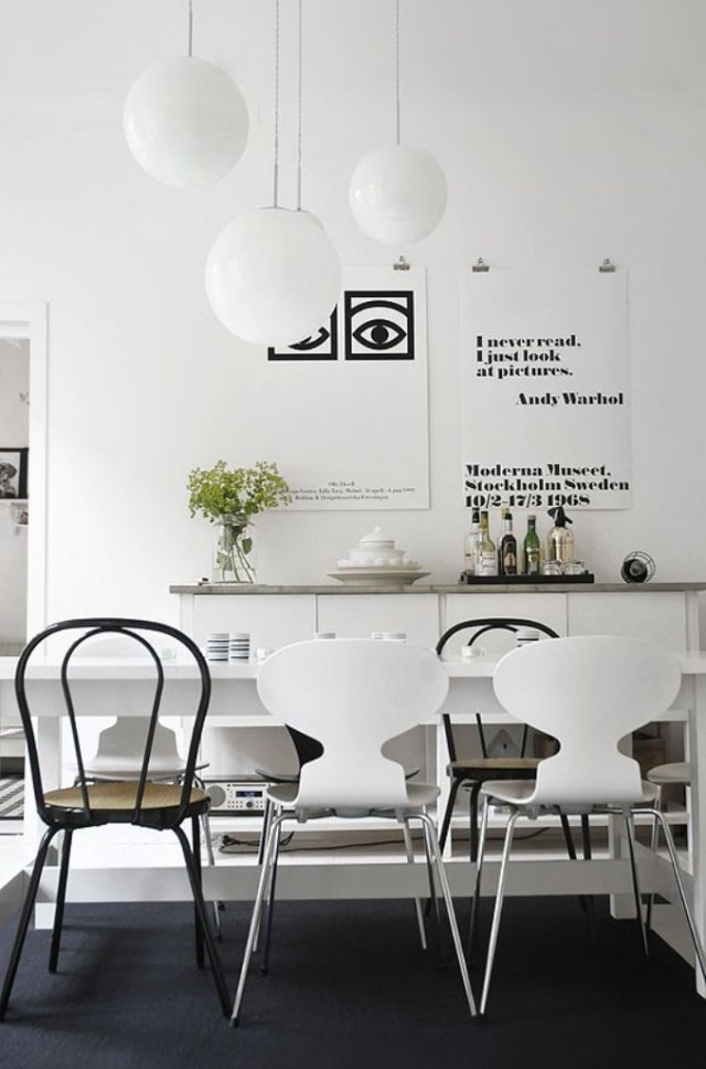 100-photos-meubles-scandinaves-design-unique-chaises-métalliques-noir-blanc-suspensions-blanches