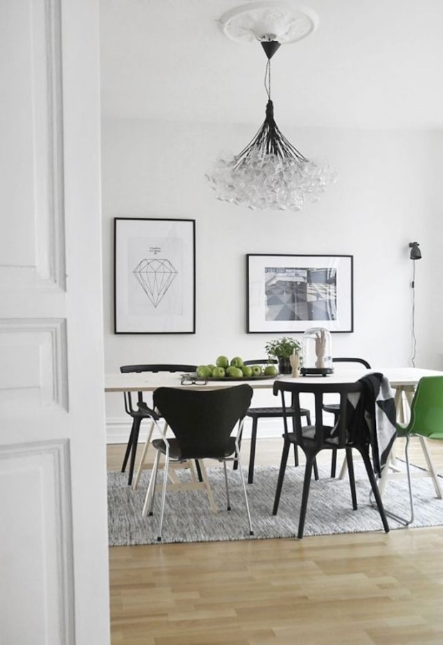 100-photos-meubles-scandinaves-design-unique-chaises-noires-table-blanche