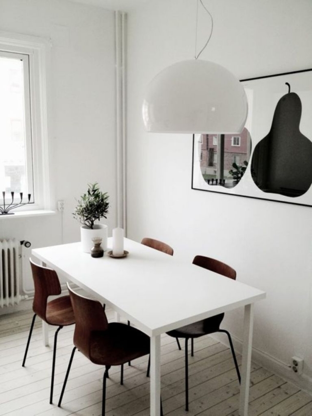 100-photos-meubles-scandinaves-design-unique-table-blanche-chaises-bois-métal