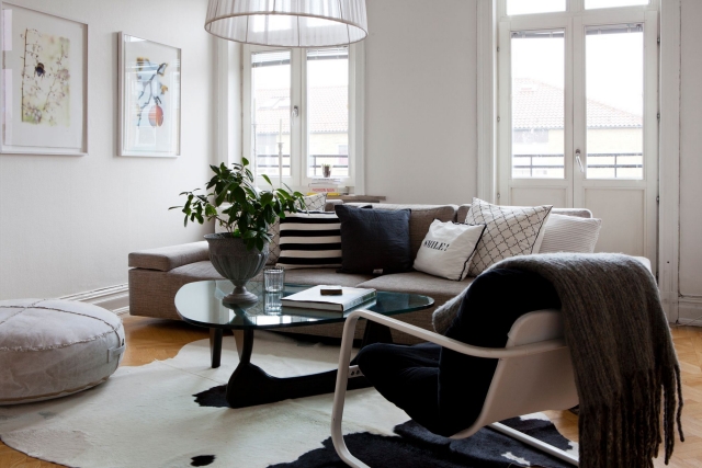 meubles scandinaves 100-photos-meubles-scandinaves-design-unique-table-bois-verre-canapé-chaise-rembourrée