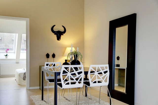 100-photos-meubles-scandinaves-design-unique-table-noire-rectangulaire-chaises-noir-blanc