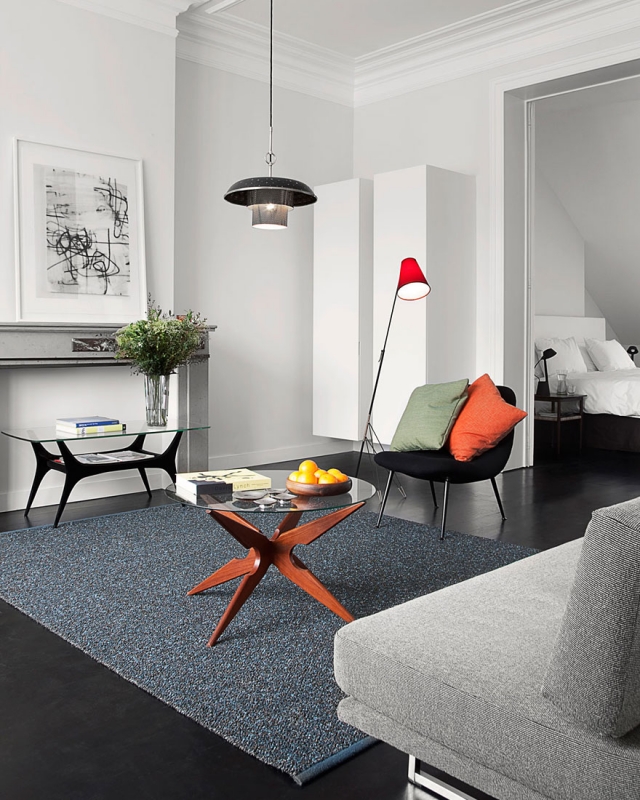 100-photos-meubles-scandinaves-design-unique-tables-verre-bois-fauteuil-noir-rembourré