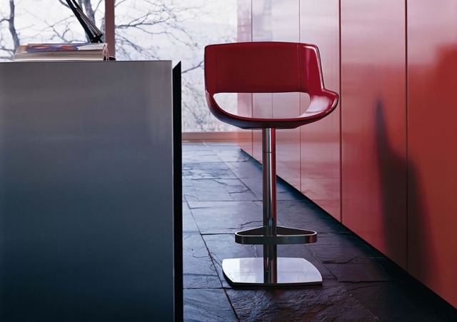 22-modèles-originaux-uniques-chaise-rouge-design-bar
