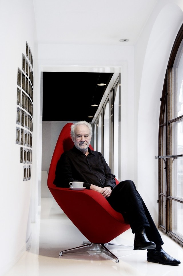 22-modèles-originaux-uniques-chaise-rouge-design-erik-magnussen-pivotante