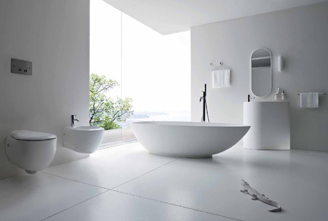 modèle de salle de bain 25-designs-luxueux-élégants-modèle-salle-bain-baignoire-poser-forme-ovale-blanche