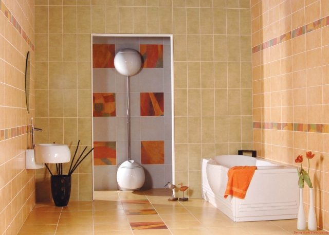 modèle de salle de bain 25-designs-luxueux-élégants-modèle-salle-bain-carrelage-beige-pêcheèbaignoire-blanche