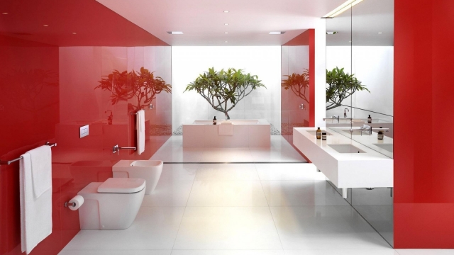 25-designs-luxueux-élégants-modèle-salle-bain-murs-rouges-baignoire-blanche-rectangulaire