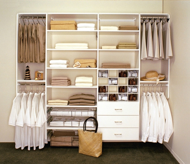 25-idées-aménagement-dressing-fonctionnel-petit-blanc-chemises-jupes-tiroirs