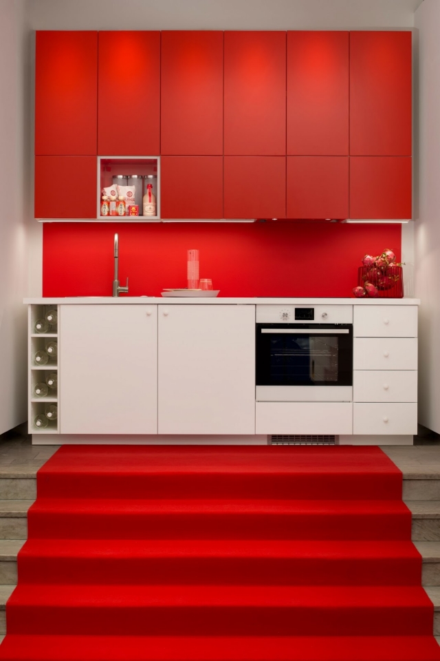 25-idées-cuisine-rouge-accents-blancs-armoire-blanche cuisine rouge