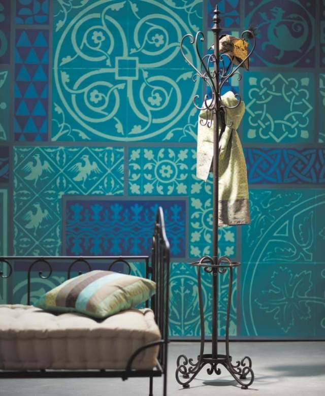 décoration maison 25-idées-inspirantes-décoration-maison-style-marocain-carrelage-motifs-blancs-traditionnels