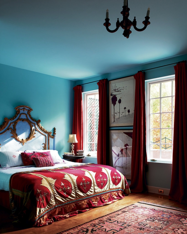 décoration maison 25-idées-inspirantes-décoration-maison-style-marocain-chambre-coucher-murs-turquoise-couverture-lit-motifs-typiques