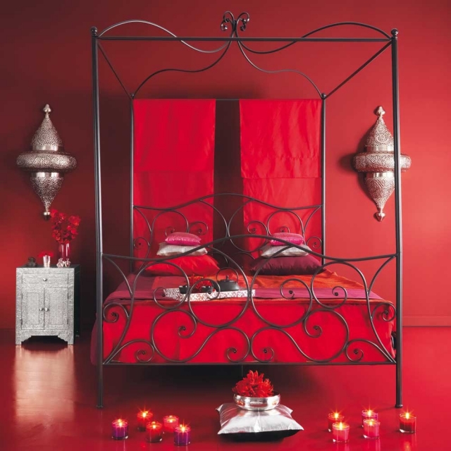 décoration maison 25-idées-inspirantes-décoration-maison-style-marocain-chambre-coucher-rouge