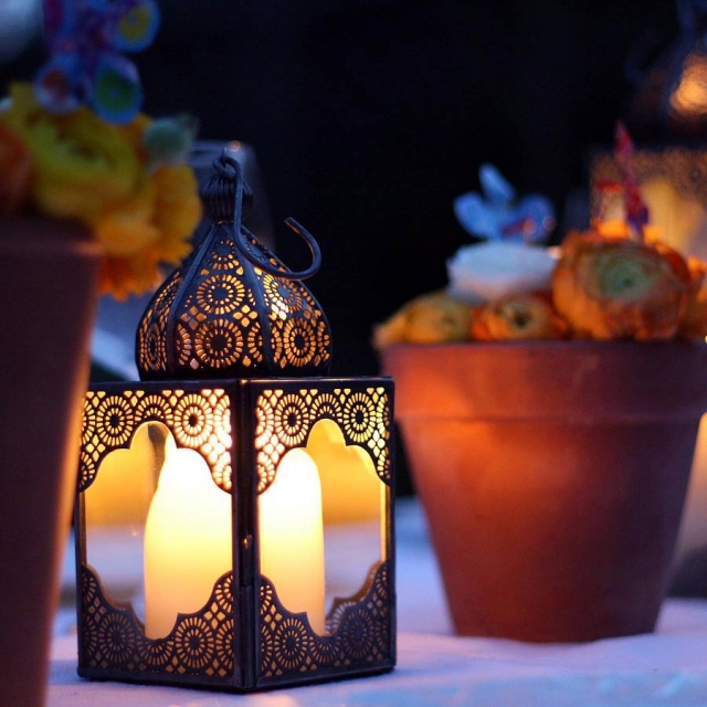 décoration maison 25-idées-inspirantes-décoration-maison-style-marocain-lanterne-fer-belle-typique