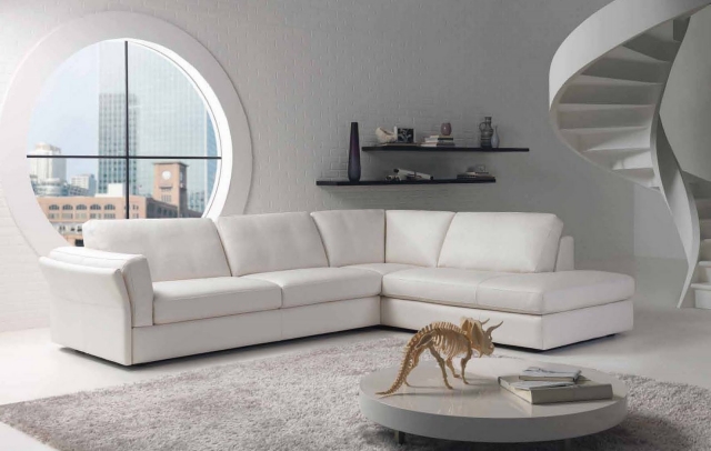 aménagement-de-salon-idée-originale-canapé-d`angle-cuir-blanc