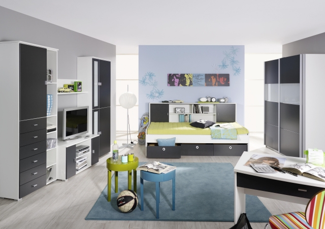 aménagement-fonctionnel-déco-chambre-garçon-moderne-grand-lit-blanc-gris-fonctionnel-tiroirs-meuble-tv