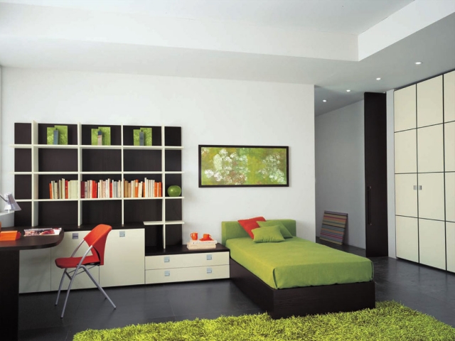 déco chambre garçon aménagement-fonctionnel-déco-chambre-garçon-moderne-lit-bois-vert-bibliothèque-bois-marron-blanc-accents-vert-orange