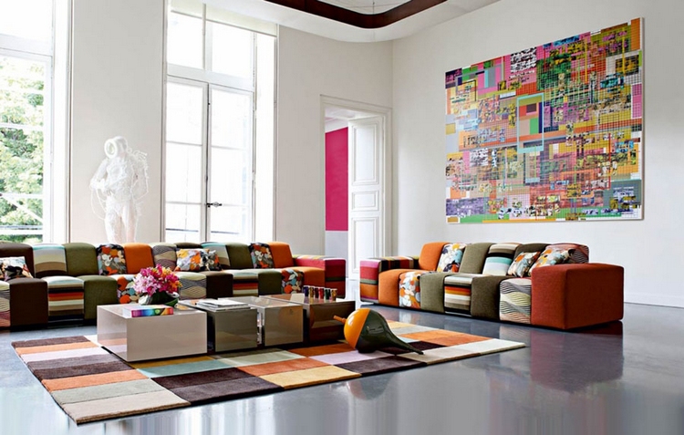 aménagement-salon-moderne-couleurs-vives-canapé-tapis-tableau