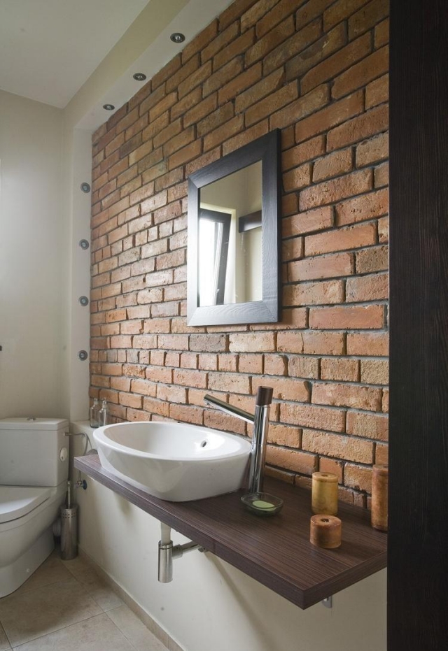aménager-salle-bain-moderne-idées-conseils-revêtement-mural-briques