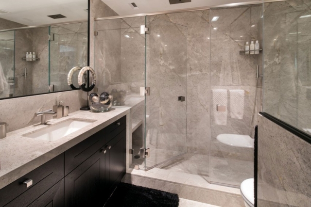 ameublement salle de bain améublement-exclusif-salle-bain-douche-italienne-cloison-verre-meuble-bois-liroirs-comptoir-marbre